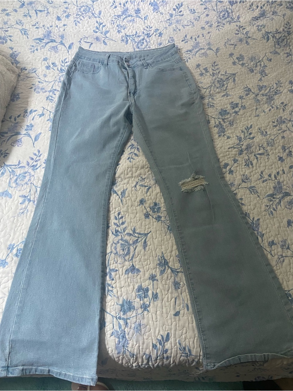 Light Blue Women's Flared Jeans - Classic High-Rise Style